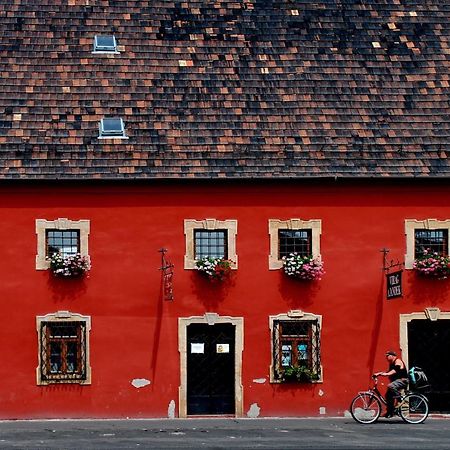 Rubra Panzio Bed & Breakfast Vac Bagian luar foto