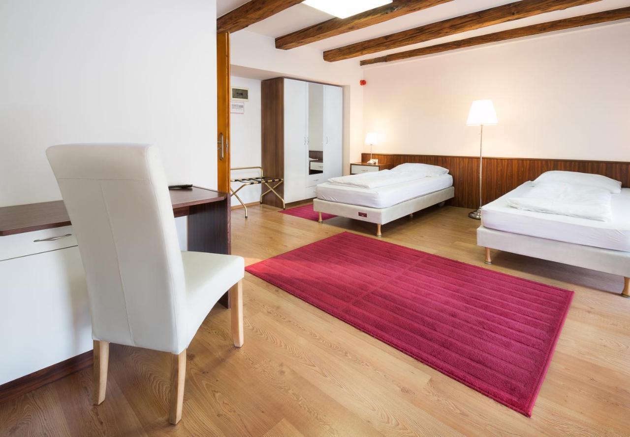Rubra Panzio Bed & Breakfast Vac Bagian luar foto