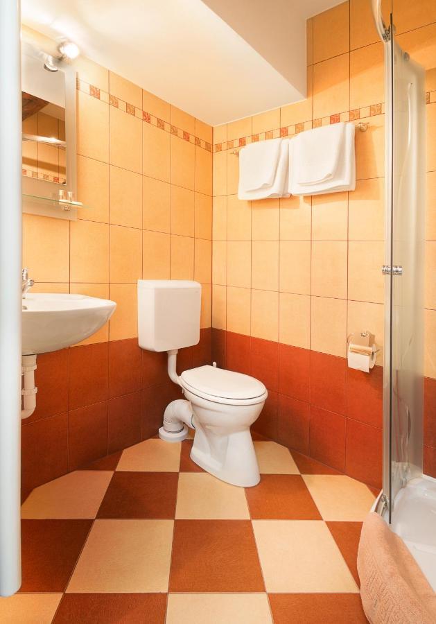 Rubra Panzio Bed & Breakfast Vac Bagian luar foto