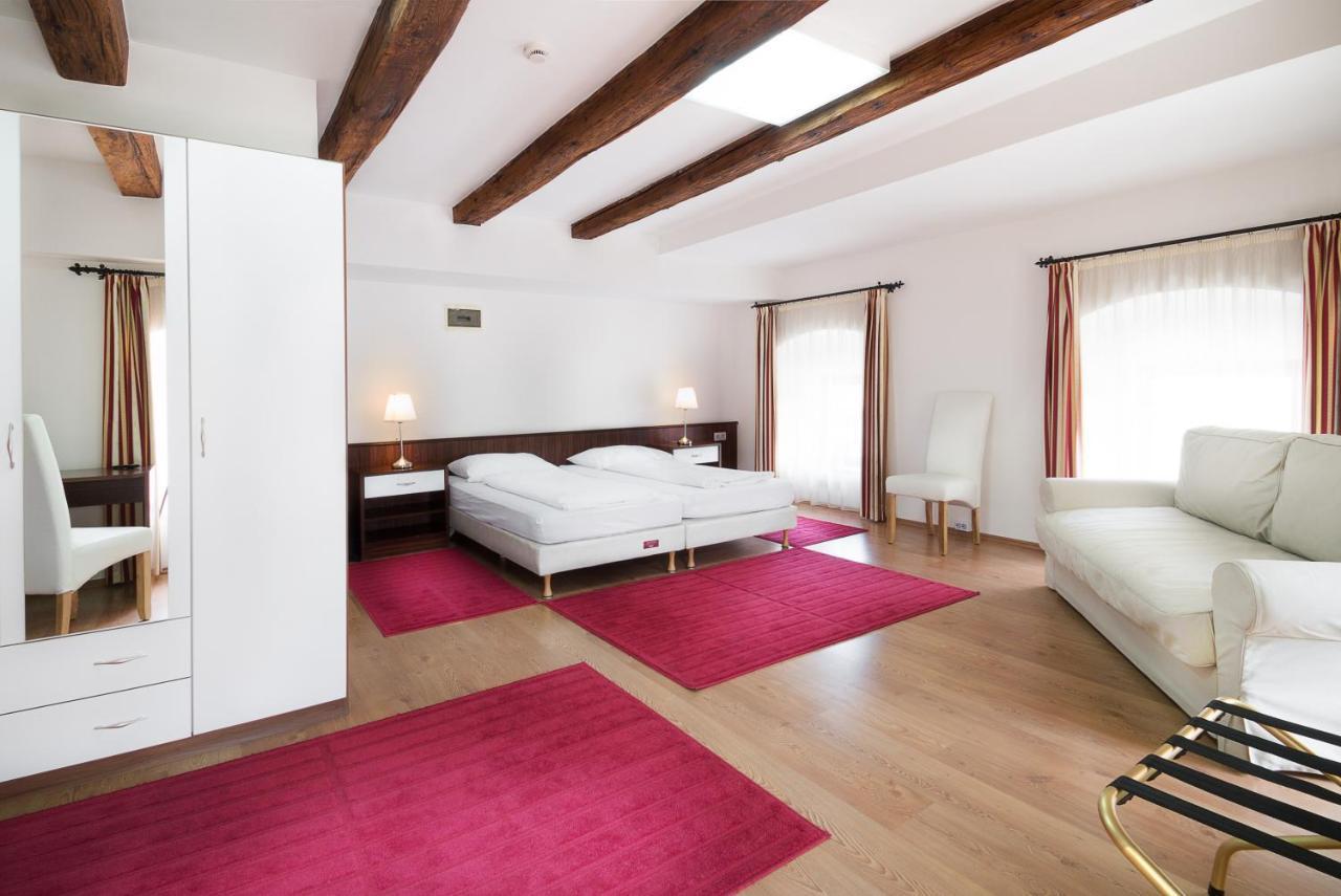 Rubra Panzio Bed & Breakfast Vac Bagian luar foto